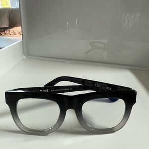 CADDIS readers D28, fog. Blue light protection, 1.5 strength. No scratches.